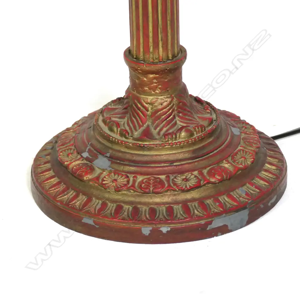 An antique style table lamp Image 1++
