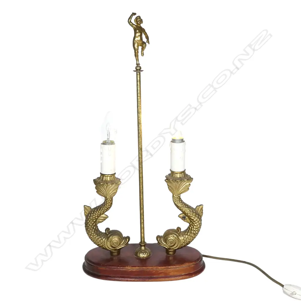 A table lamp Image 1++