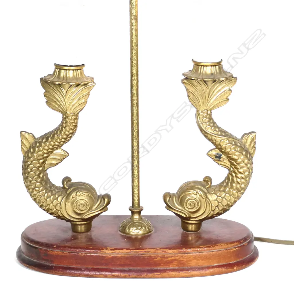 A table lamp Image 1++