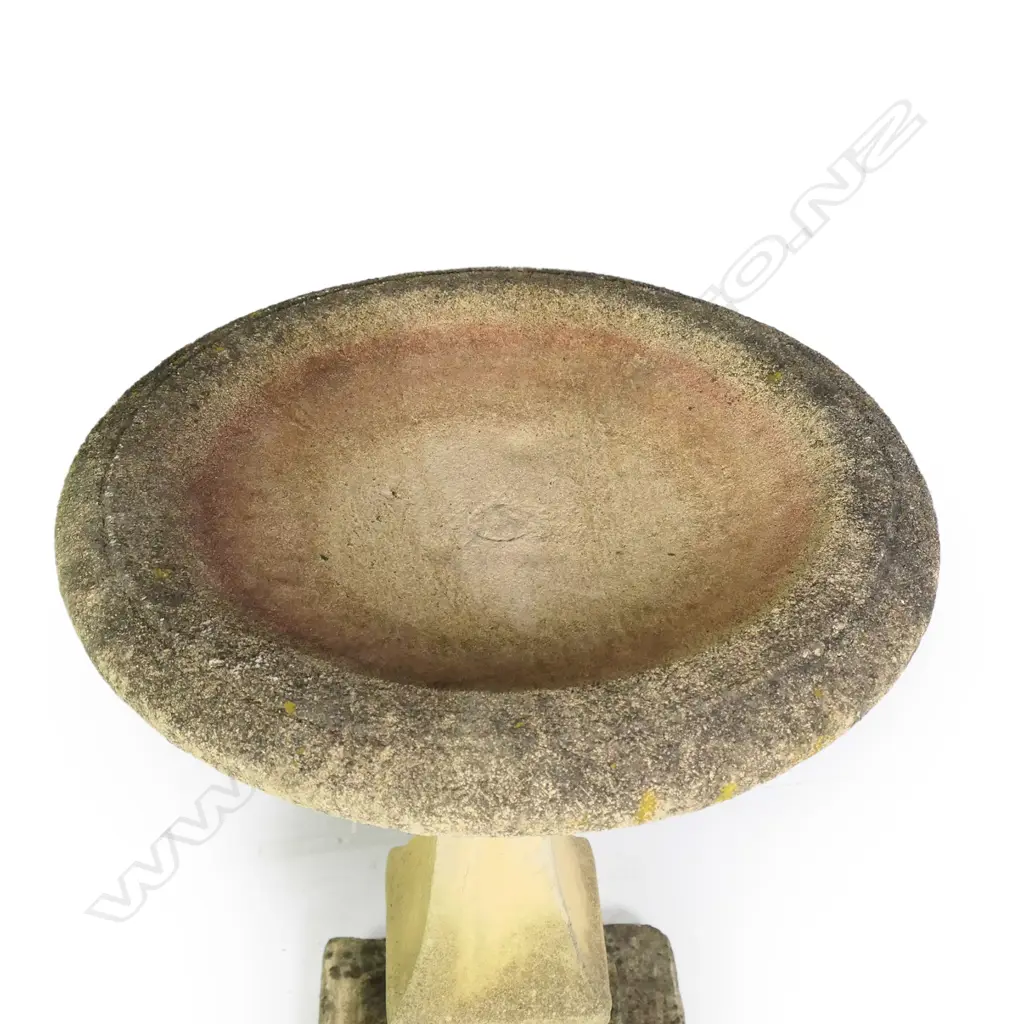 A Church Stone 'Windsor' bird bath Image 1++