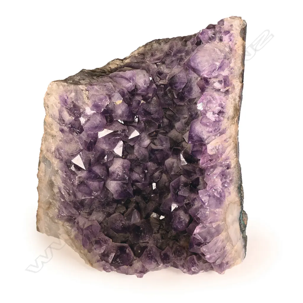 A large amethyst geode Image 1++