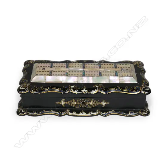 A 19thC black lacquer cribbage box