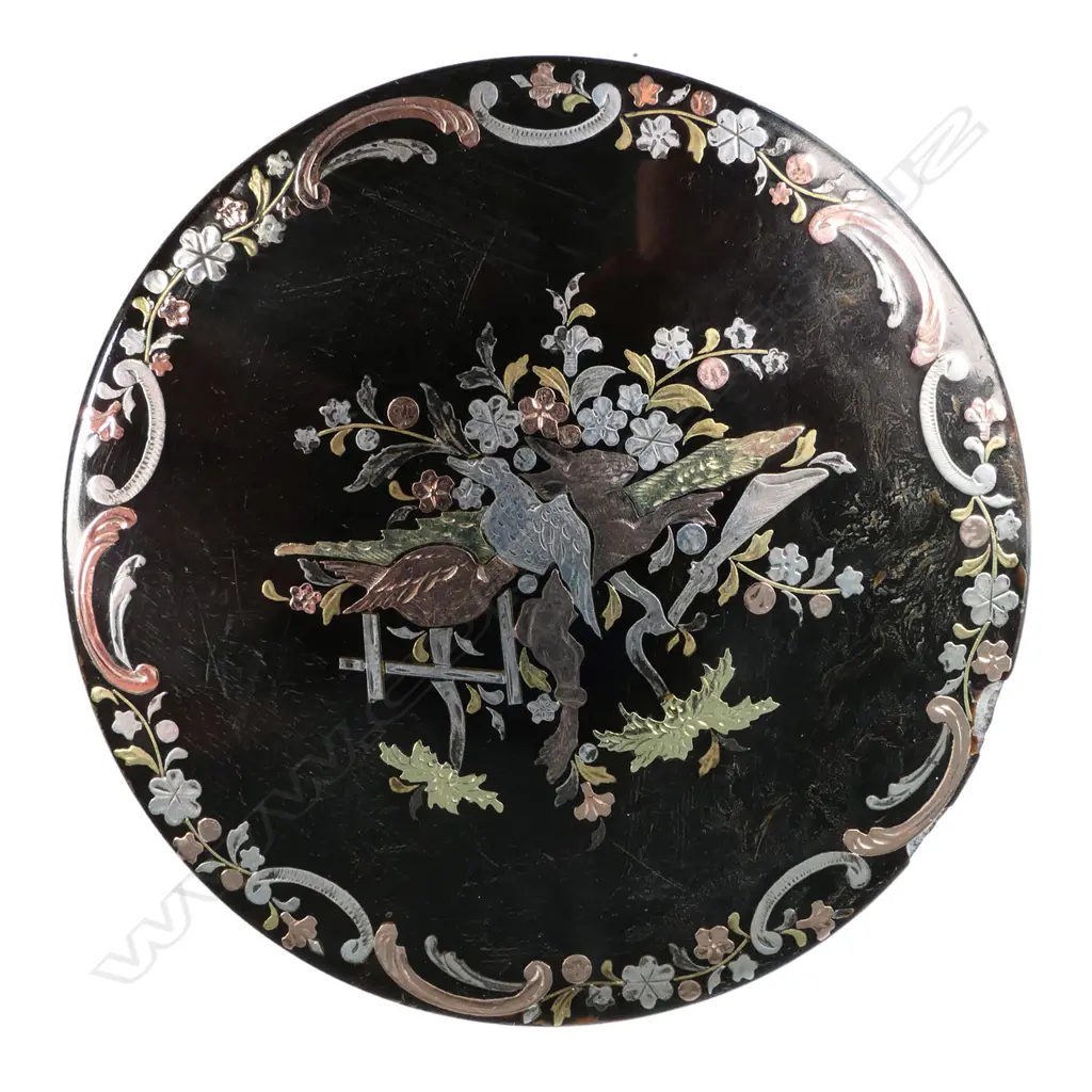 A late 18thC tortoiseshell and piqué snuff box Image 1++