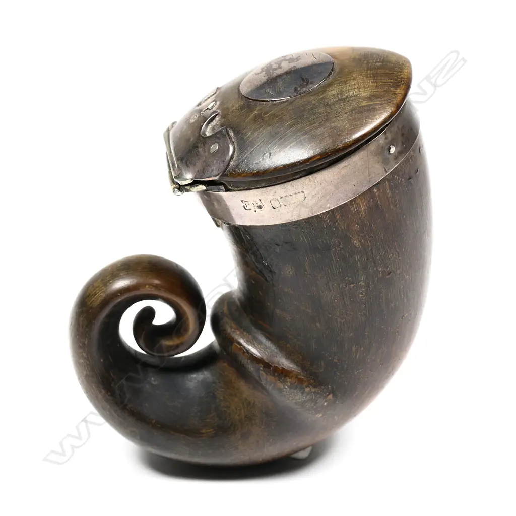 A Victorian Scottish horn snuff mull Image 1++