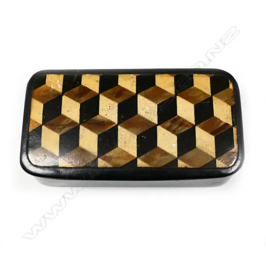 A Victorian papier-maché snuff box