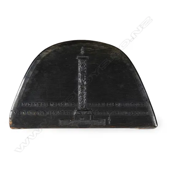 A rare c1830 pressed horn Napoleon's hat snuff box