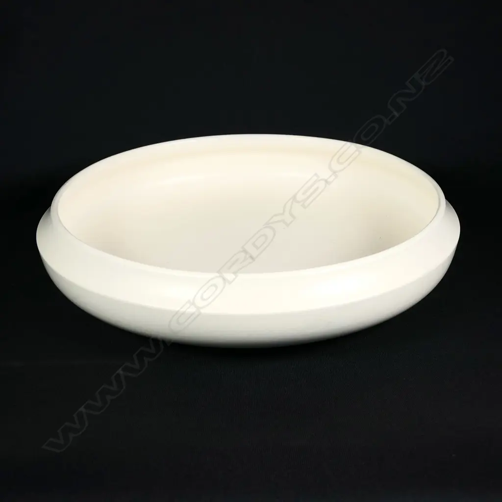 A Crown Lynn Hand Potted float bowl Image 1++