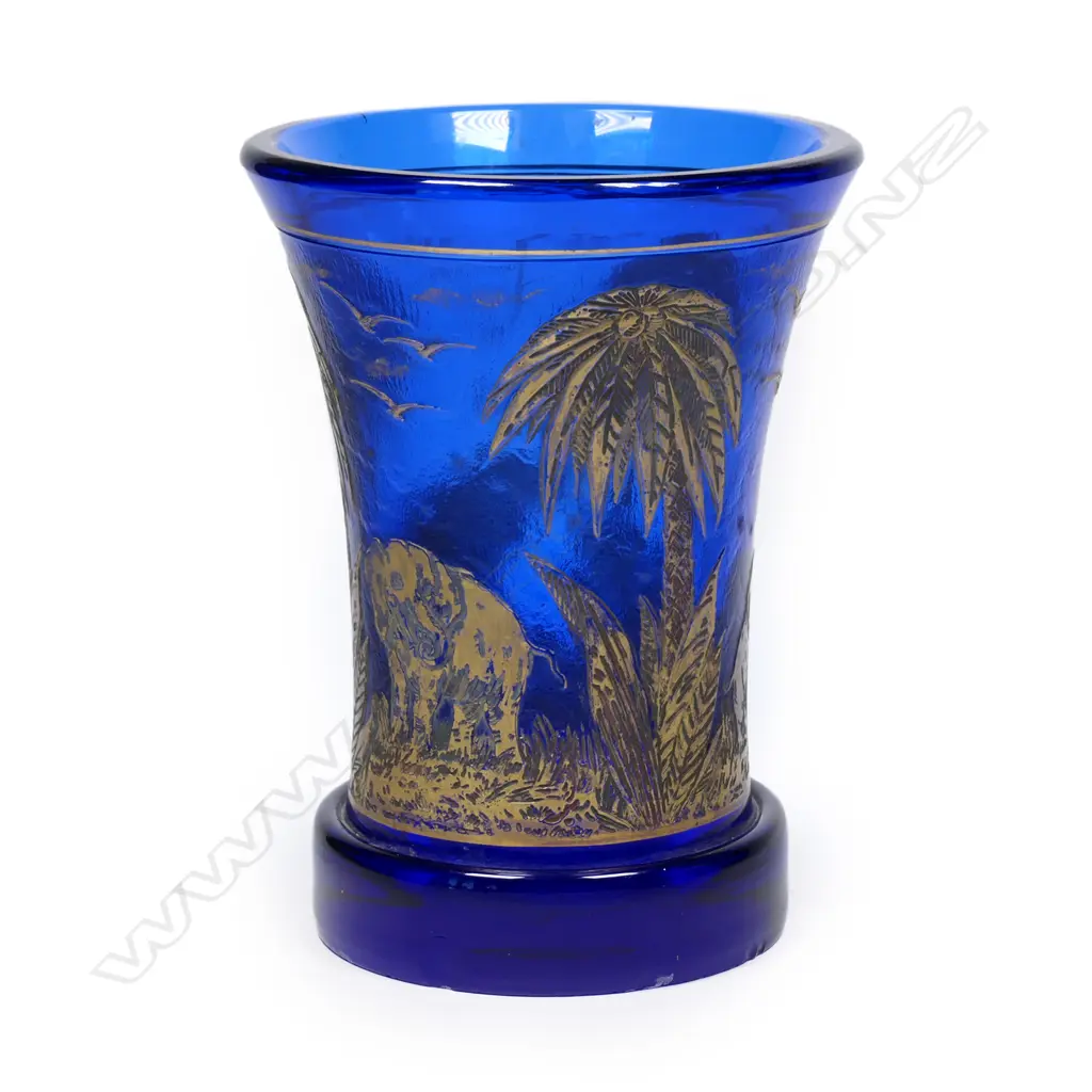 A rare Moser Karlsbad 'Elephants' Oroplastic/cameo glass vase by Rudolf Wels Image 1++