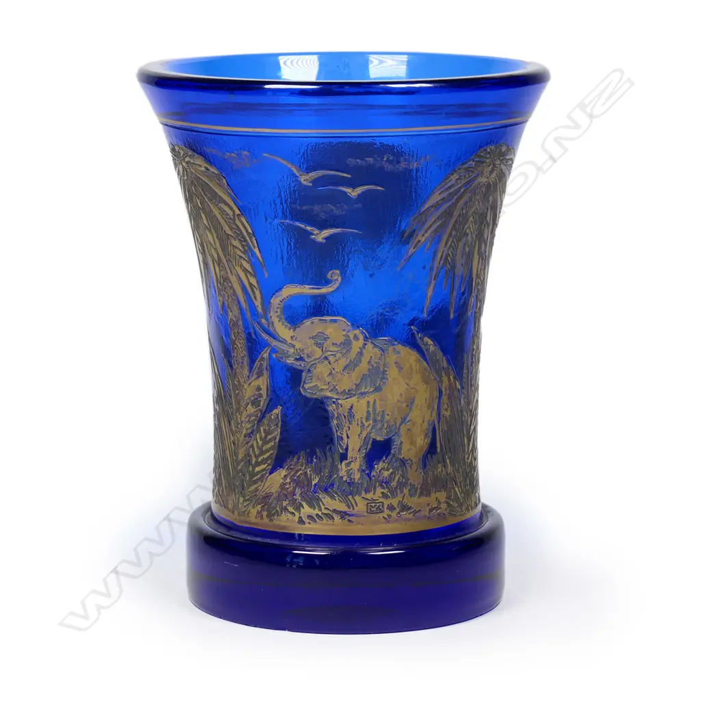 A rare Moser Karlsbad 'Elephants' Oroplastic/cameo glass vase by Rudolf Wels Image 1++