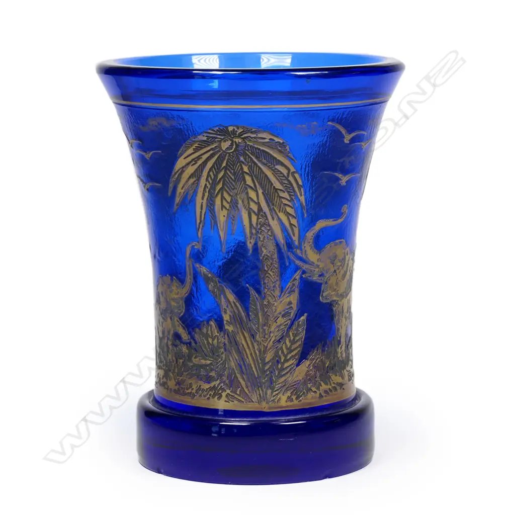 A rare Moser Karlsbad 'Elephants' Oroplastic/cameo glass vase by Rudolf Wels Image 1++
