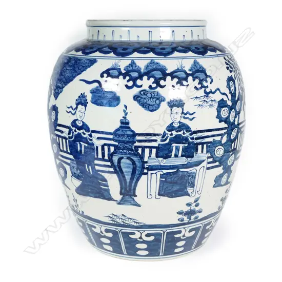 An old Chinese blue and white large vase