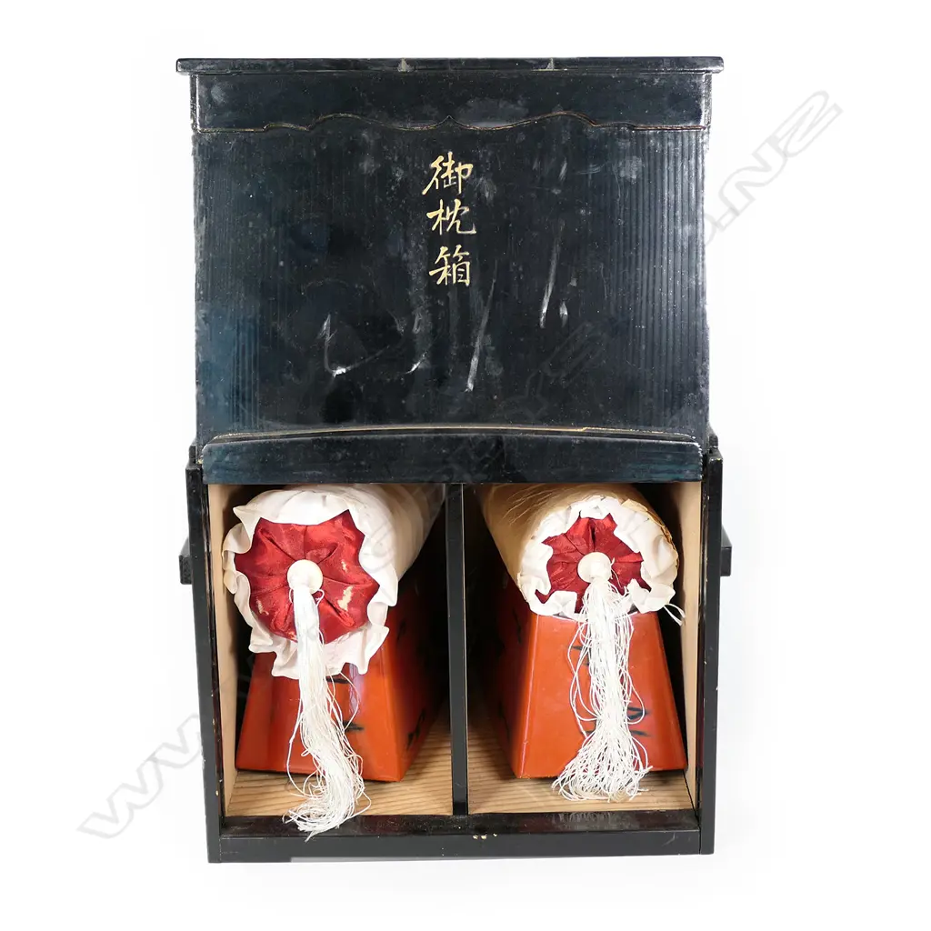 A pair of early 20thC Japanese Meiji geisha pillows Image 1++