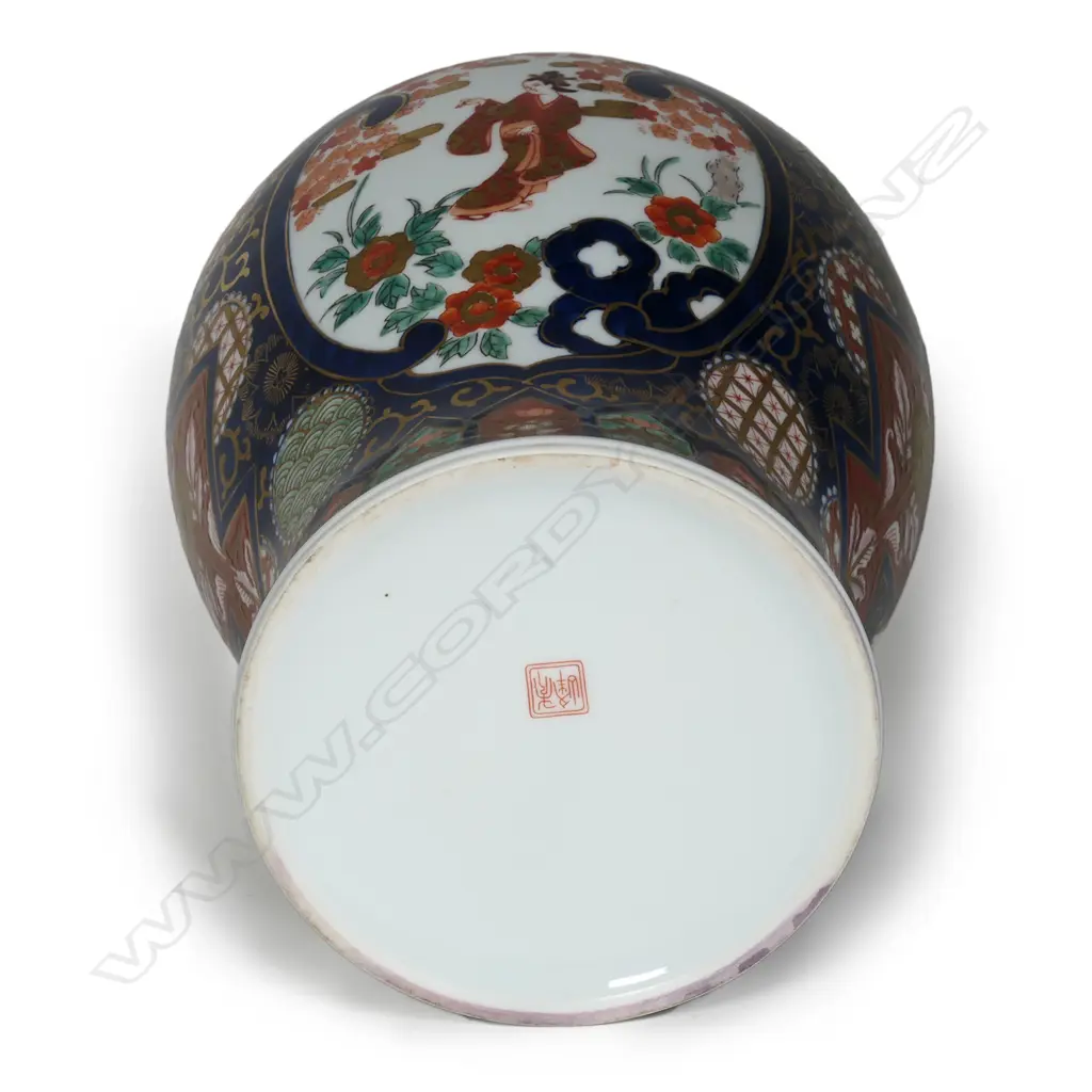A Japanese Imari large baluster lidded jar Image 1++