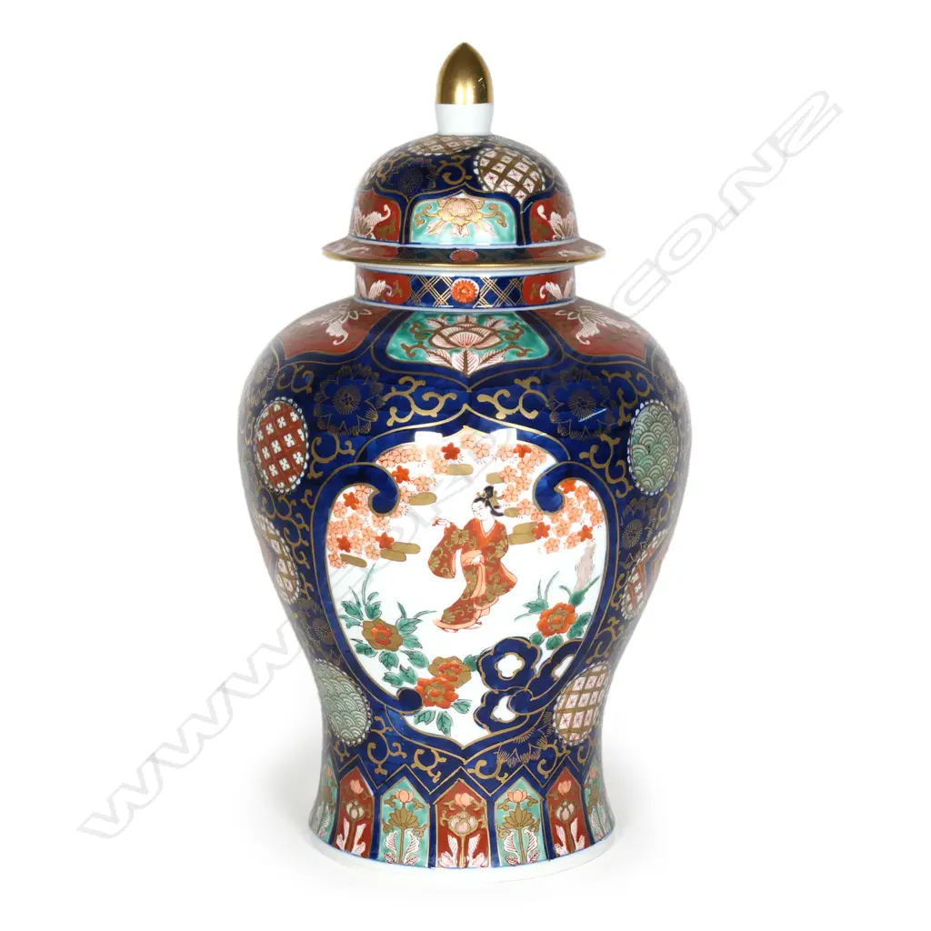 A Japanese Imari large baluster lidded jar Image 1++