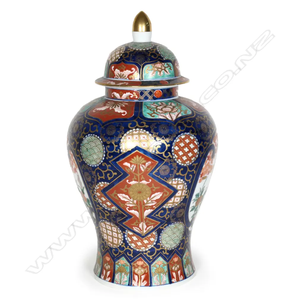 A Japanese Imari large baluster lidded jar Image 1++