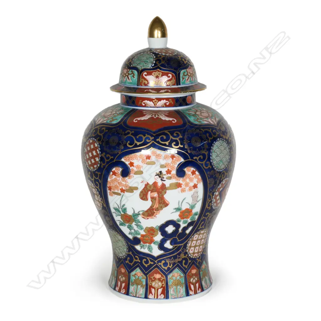 A Japanese Imari large baluster lidded jar Image 1++