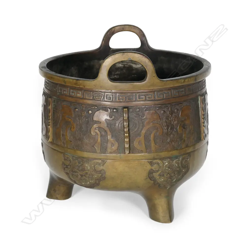 An old Japanese bronze hibachi Image 1++