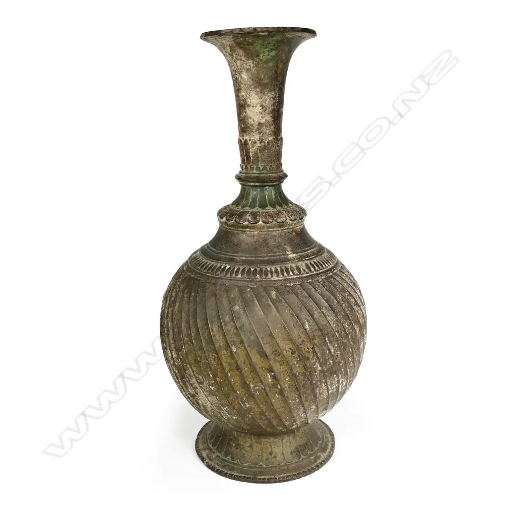 An Indo-Persian bronze vase Image 1++