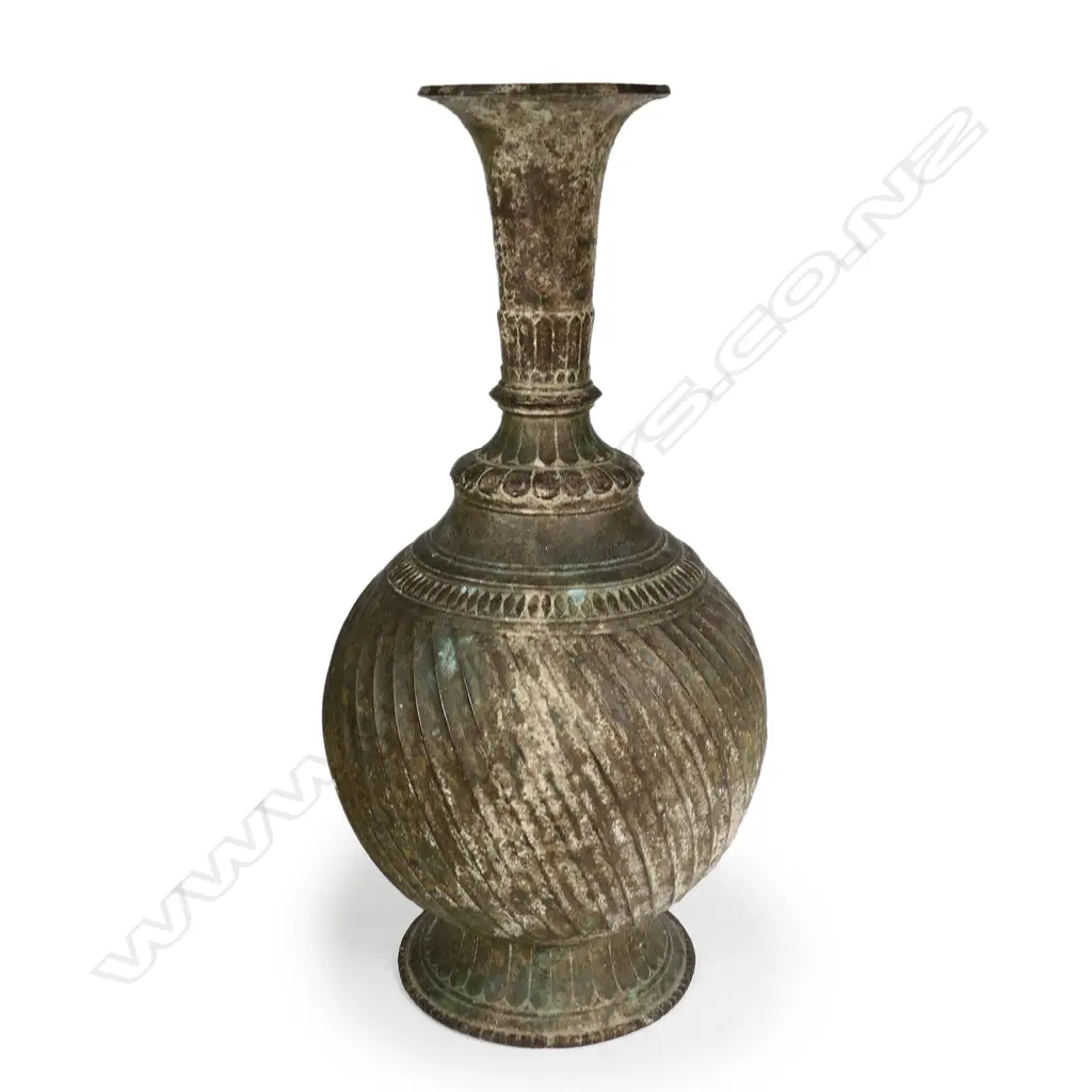 An Indo-Persian bronze vase Image 1++