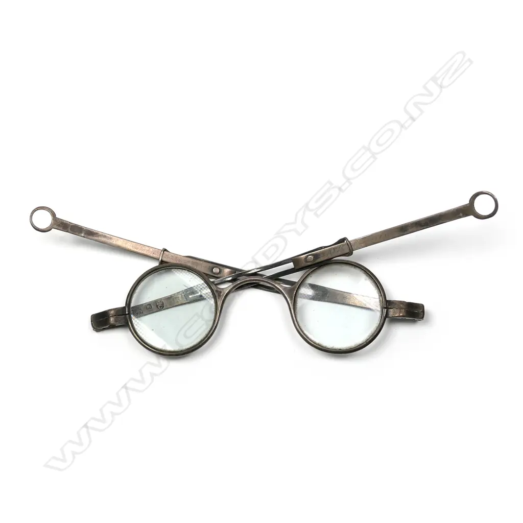 A pair of George III silver framed spectacles Image 1++