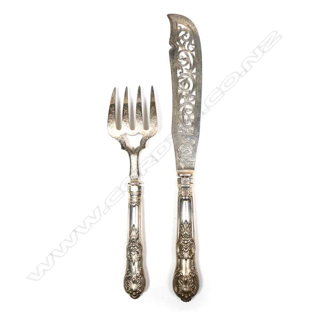 A pair of Victorian Queen’s pattern silver fish servers Image 1++