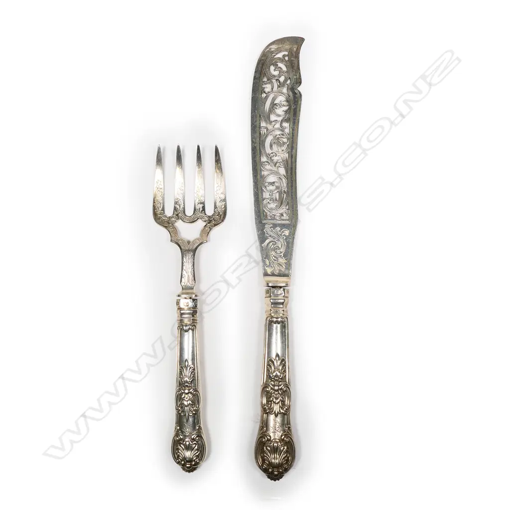 A pair of Victorian Queen’s pattern silver fish servers Image 1++