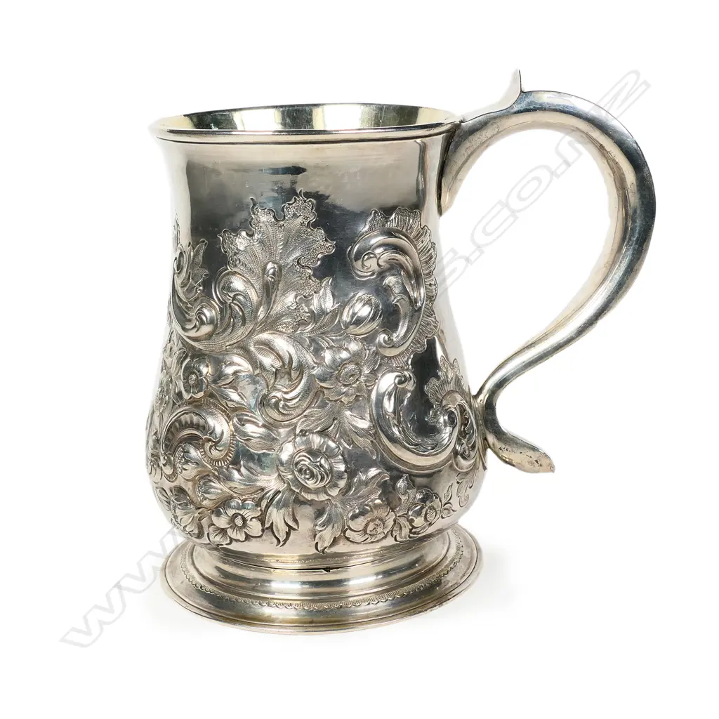 A George II silver mug Image 1++