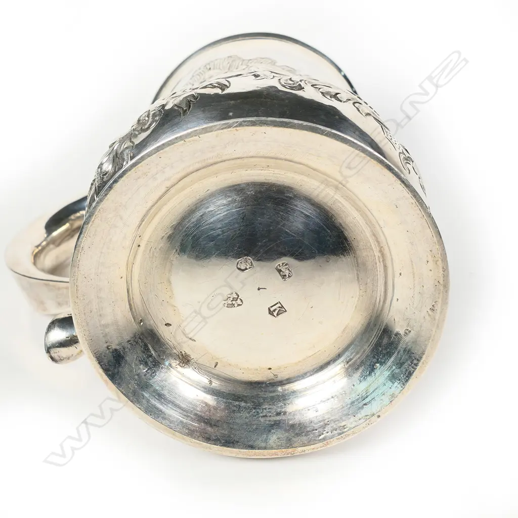 A George II silver mug Image 1++