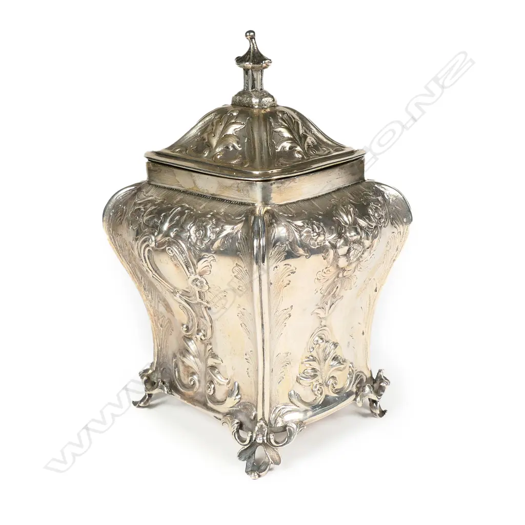 A Victorian silver tea caddy Image 1++