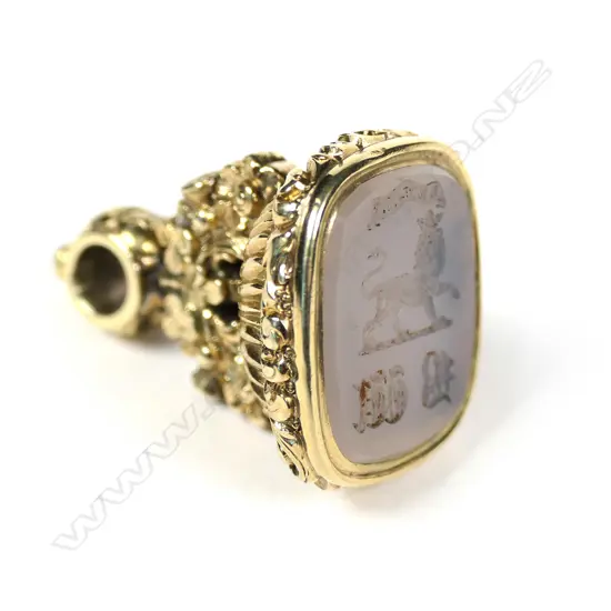 A good fancy 18ct yellow gold chalcedony engraved seal