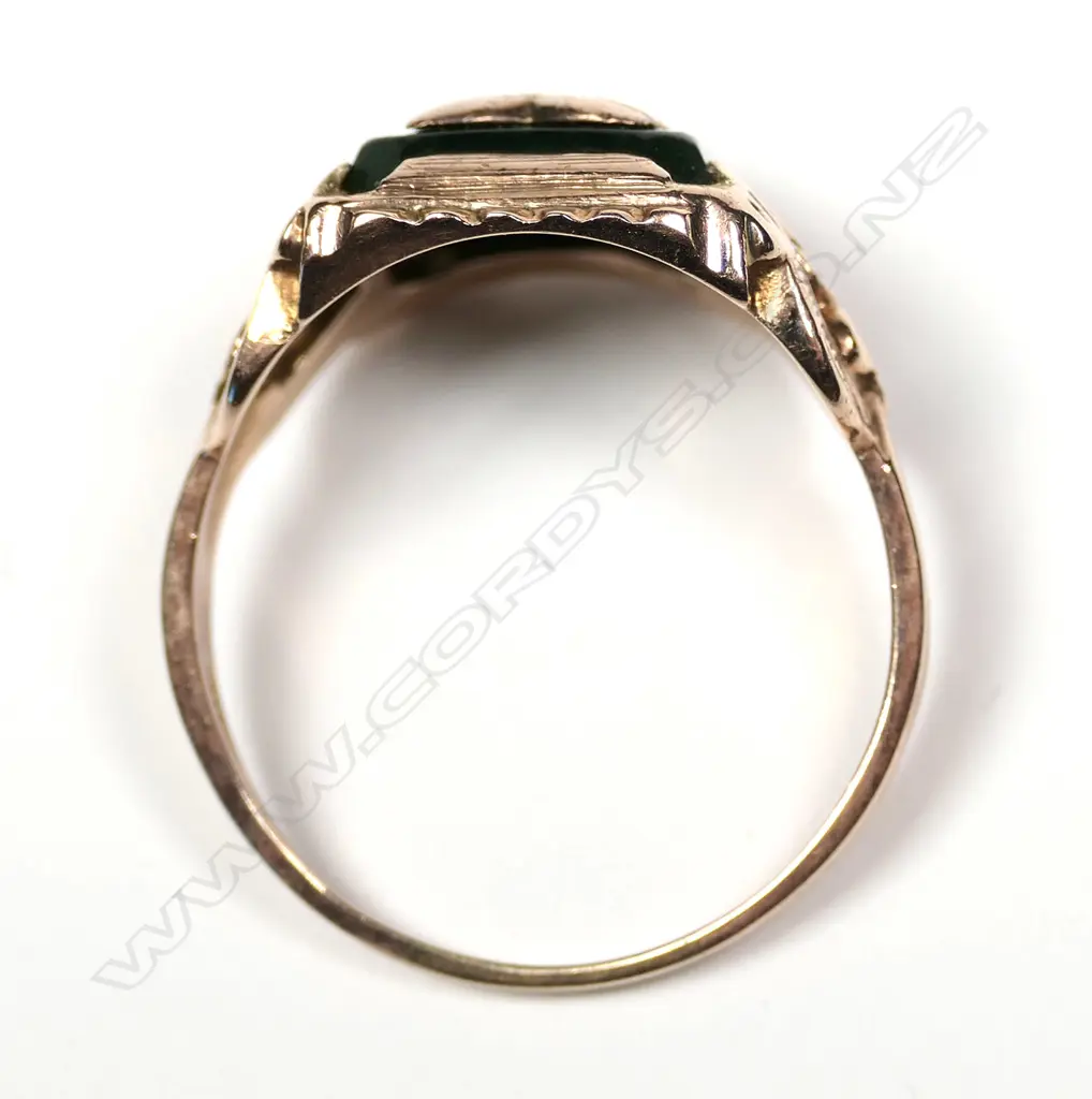 A good vintage 9ct rose gold pounamu and tiki mask ring Image 1++
