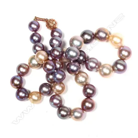 A single strand cultured pearl necklace