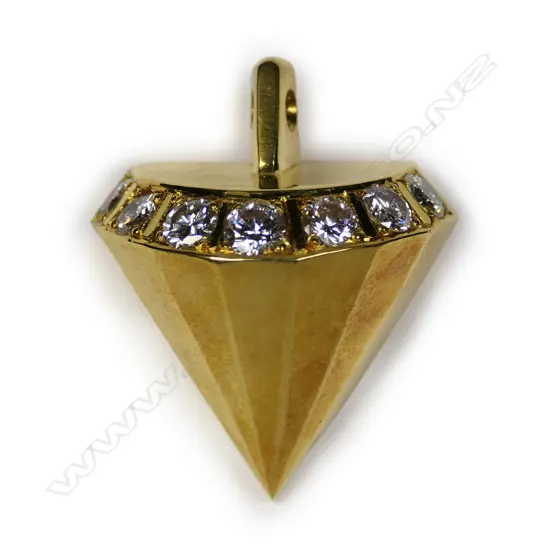 A 1 oz 22ct yellow gold and 1.00ct diamond pendant