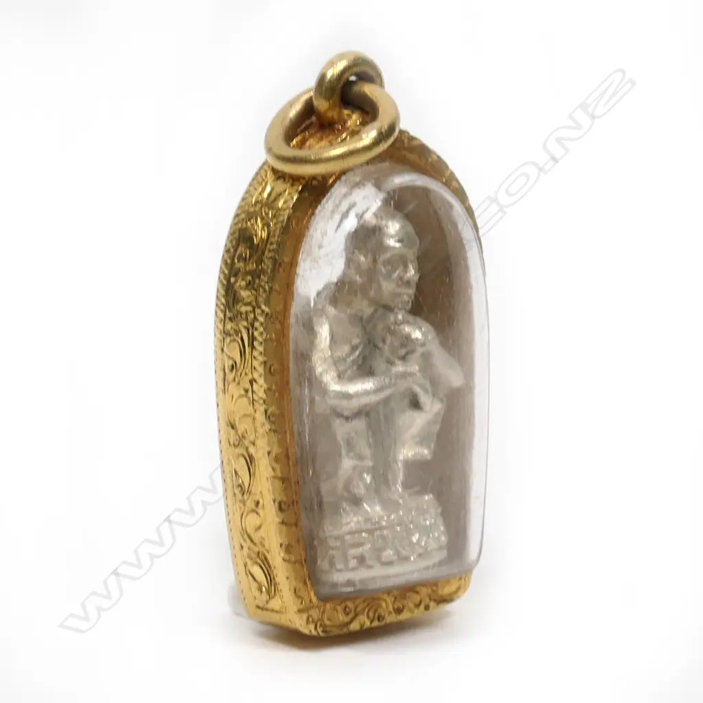 A 22ct gold framed encased buddha pendant Image 1++