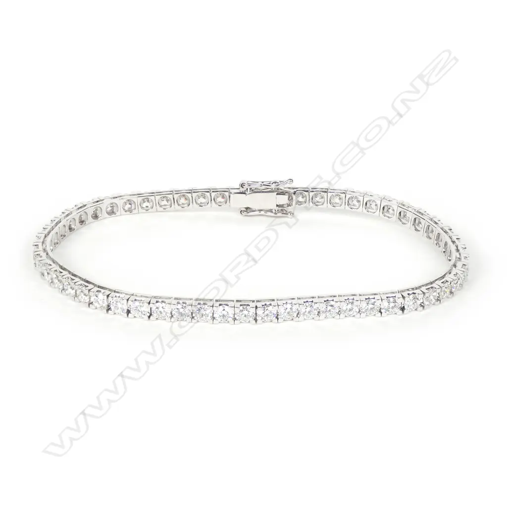 An 18ct white gold and diamond tennis bracelet Image 1++
