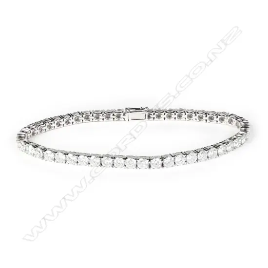 A 14ct white gold diamond tennis bracelet