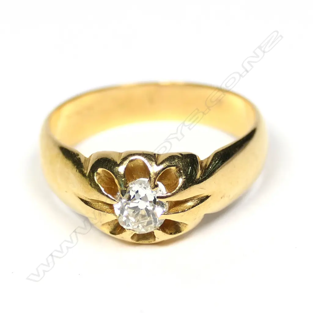 An early 20thC, 18ct yellow gold solitaire diamond ring, Image 1++