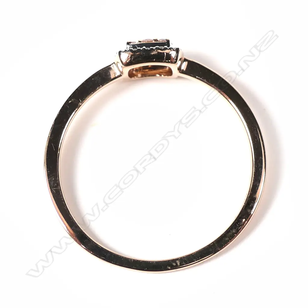 A 14ct rose gold diamond ring Image 1++