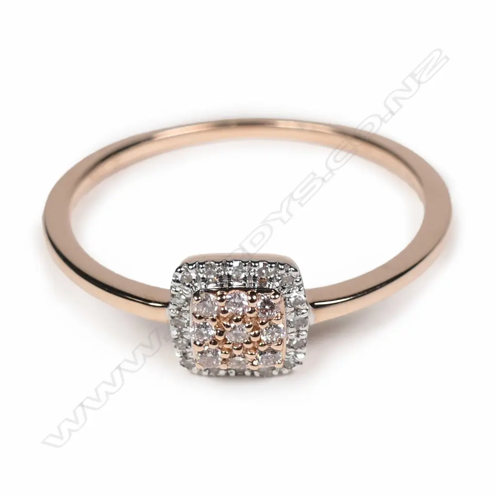 A 14ct rose gold diamond ring Image 1++