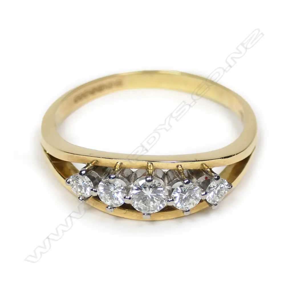 An 18ct yellow gold and five stone diamond ring Image 1++