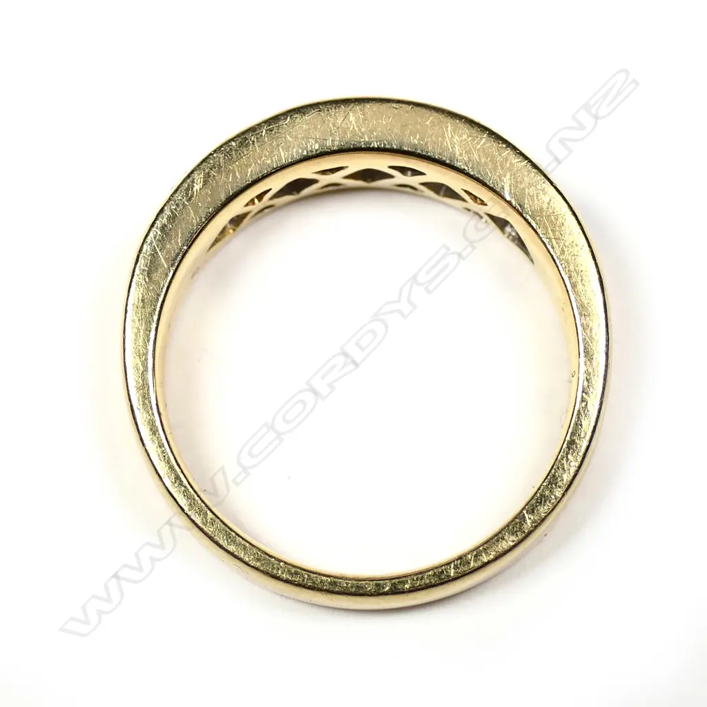 An 18ct five stone diamond ring Image 1++