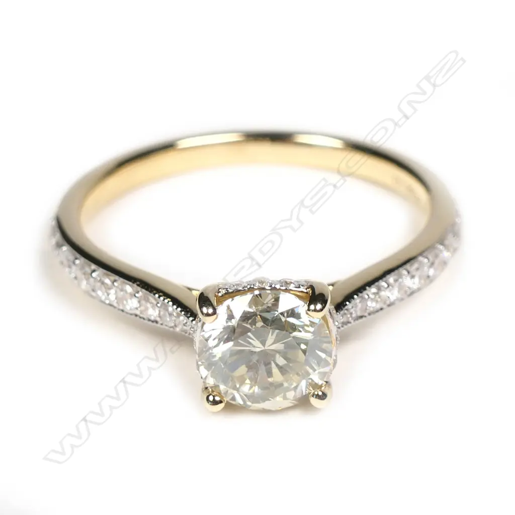 A 14ct yellow gold and diamond ring Image 1++