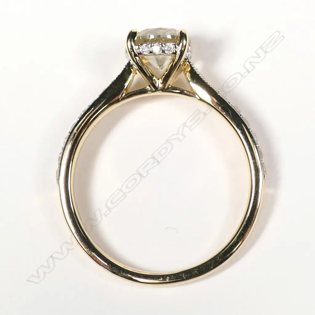 A 14ct yellow gold and diamond ring Image 1++