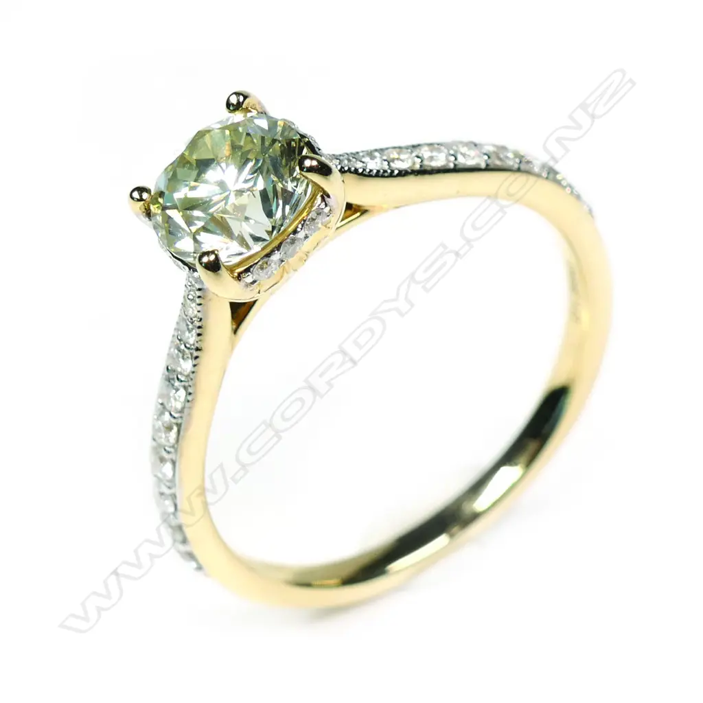 A 14ct yellow gold and diamond ring Image 1++