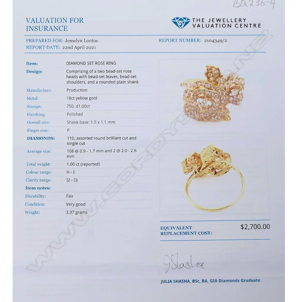 An 18ct gold and diamond set dress ring Image 1++