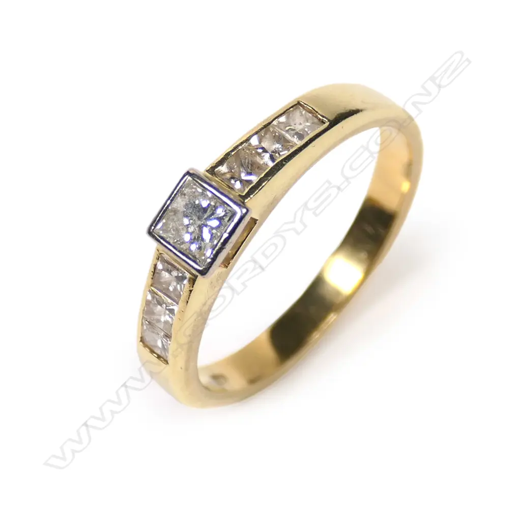 An 18ct gold and diamond ring Image 1++