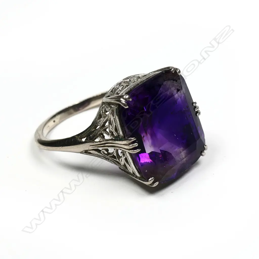 An early 20thC 18ct white gold and amethyst ring Image 1++