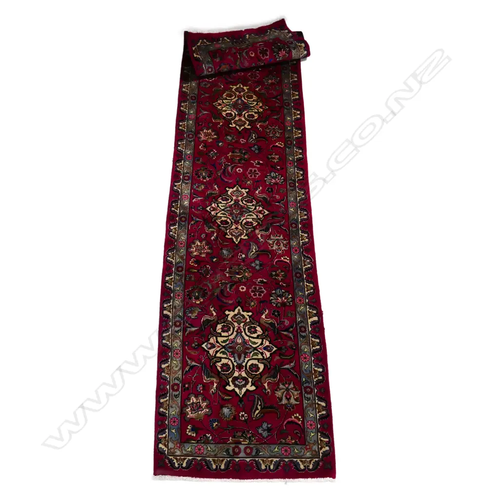 A Persian hand knotted Asfahan runner Image 1++
