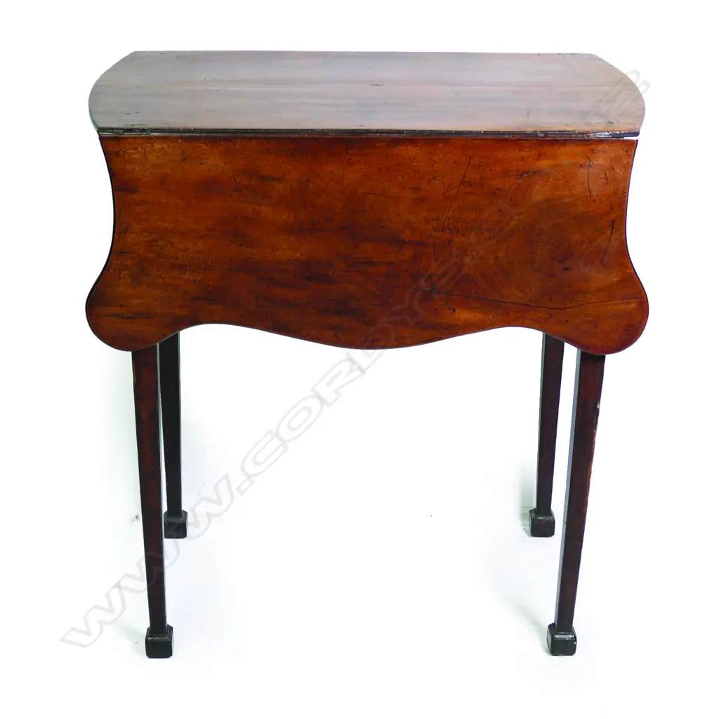 A small Georgian mahogany drop leaf table Image 1++