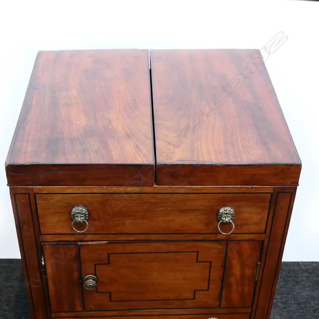 A Regency mahogany flap top commode Image 1++